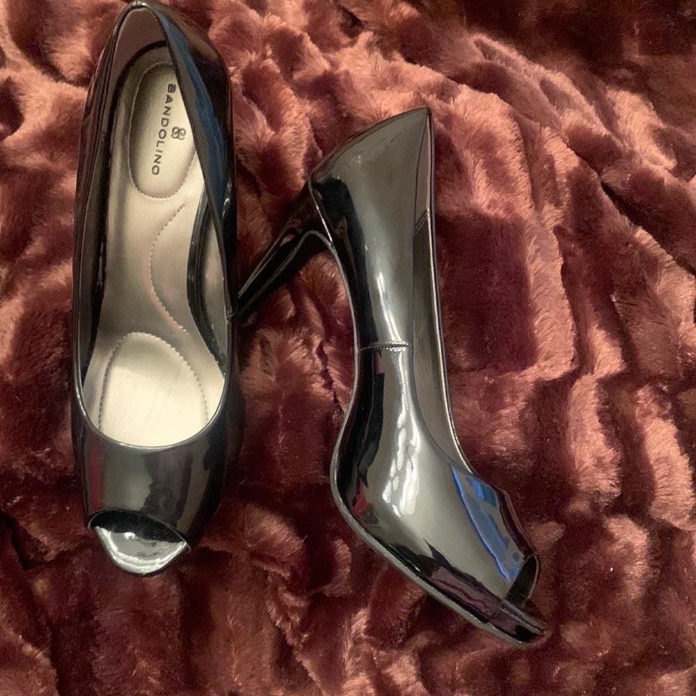 Gorgeous Peep Toe Pumps!!👠